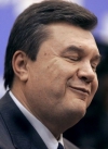 Чоловіка, що лякав замахом на Януковича, засудили до 2 років