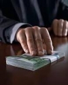 Детективи НАБУ затримали посадовця ГПУ на хабарі в $15 тисяч