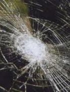 У Києві на перехресті вулиць Виборзька і Гарматна невідомі б'ють машини
