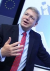Фюле знову летить до України