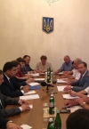 Гройсман зустрівся з протестувальниками від профспілок