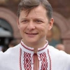 Ляшко передав квіти мамі Юлії Тимошенко (+фото)
