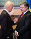 Байден обговорив із Порошенком "прогрес України"