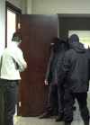 Невідомі проникли у будівлю донецького СБУ