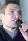 Учасники проросійського мітингу у Харкові закидали Кличка яйцями