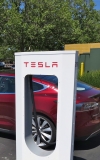 На трасі Київ-Львів відкривають заправки Tesla