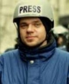 Журналісти підійшли впритул до силовиків із закликом не стріляти (фото)